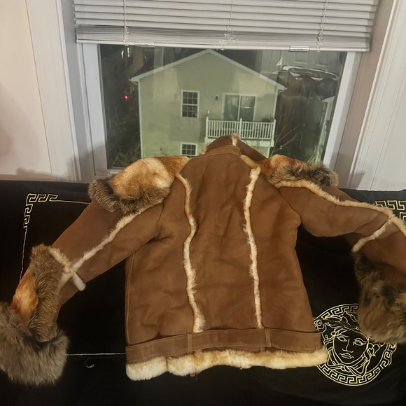 Women Cropped  Real Shearling with Fox Trims - Picture 4 of 8